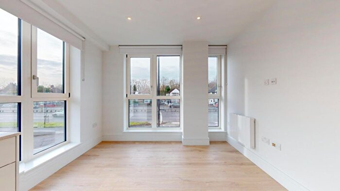 2 Bedroom Flat To Rent In Beverley Way, New Malden, SW20