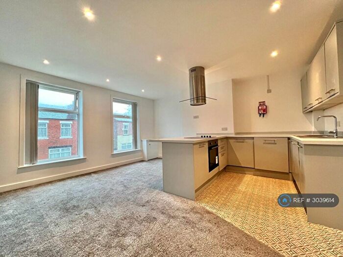 2 Bedroom Flat To Rent In Parrin Lane, Eccles, Manchester, M30