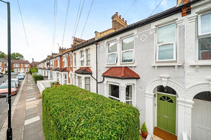 2 Bedroom Flat For Sale In Farley Road, London, SE6