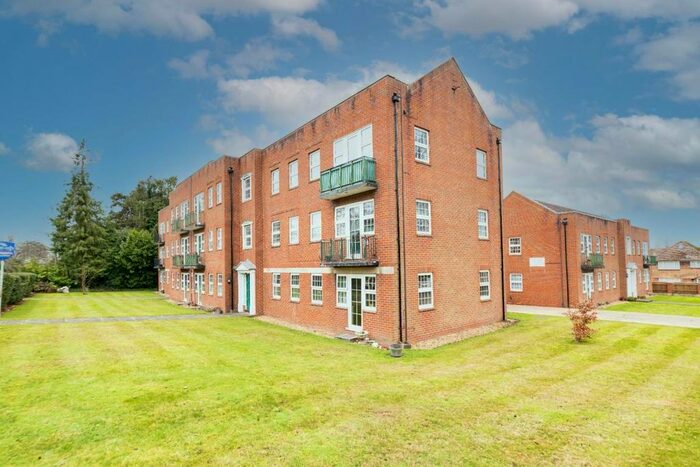 2 Bedroom Flat To Rent In Upper Park Road, Camberley, GU15