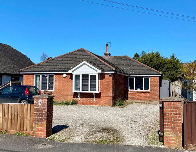3 Bedroom Detached Bungalow For Sale In Fairlie, Ringwood, BH24