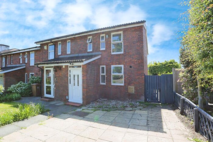 2 Bedroom End Of Terrace House For Sale In Le May Avenue, London, SE12