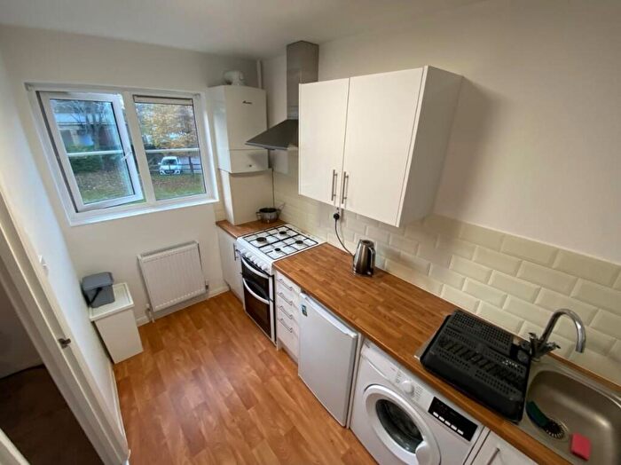 1 Bedroom Flat To Rent In Gleneagles Court, Muirfield Close, RG1