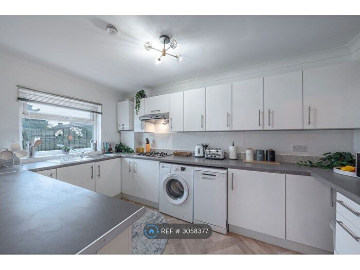 3 Bedroom End Of Terrace House To Rent In Heathway, Dagenham, RM10