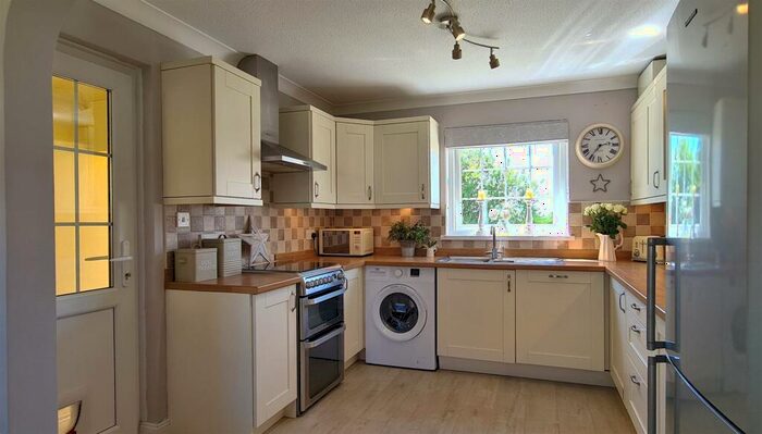 4 Bedroom Detached House For Sale In Lower Cross Road, Barnstaple, EX31