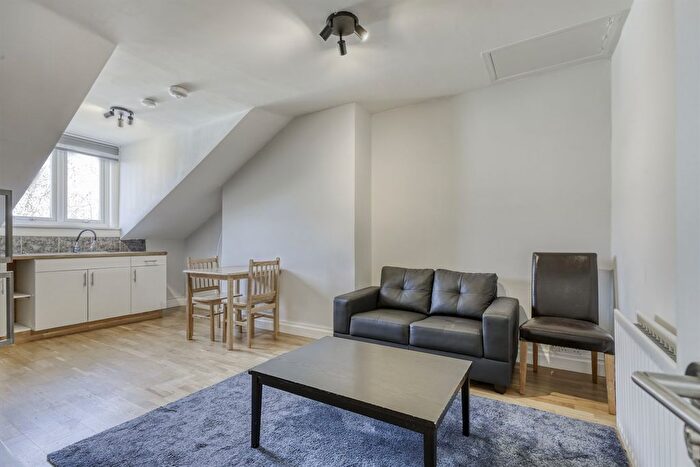 2 Bedroom Flat To Rent In The Grove, London, W5