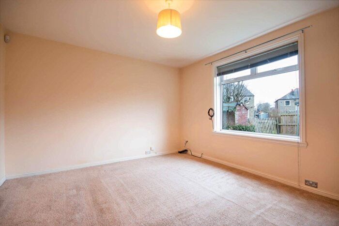 2 Bedroom Flat To Rent In L – Broomburn Grove, Edinburgh, EH12