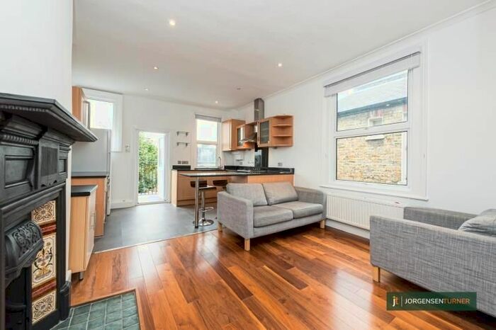 3 Bedroom Flat To Rent In Jeddo Road, London, W12