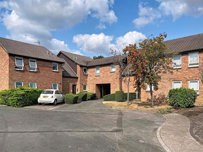 1 Bedroom Apartment For Sale In Framlingham Grove, Kenilworth, CV8