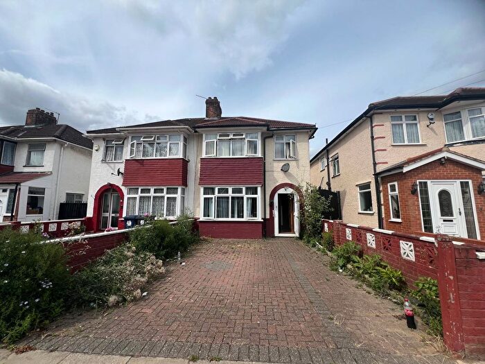 4 Bedroom Semi-Detached House To Rent In Oakwood Avenue, Southall, UB1