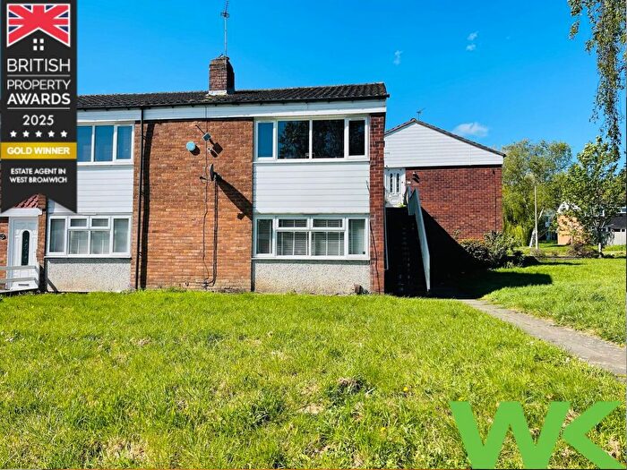 2 Bedroom Maisonette For Sale In Whittington Close, West Bromwich, B71
