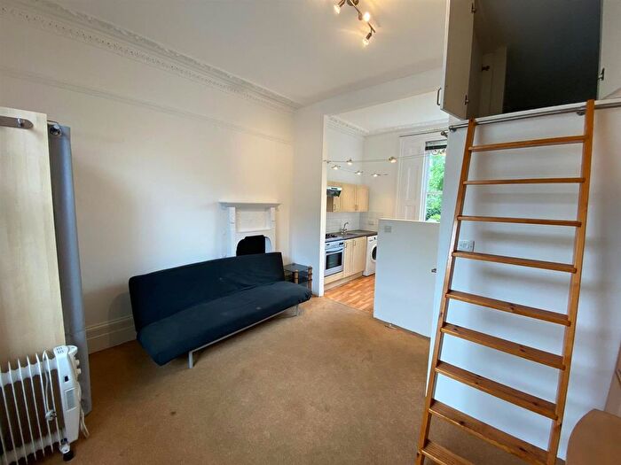 Studio To Rent In St Martin's Road, London, SW9