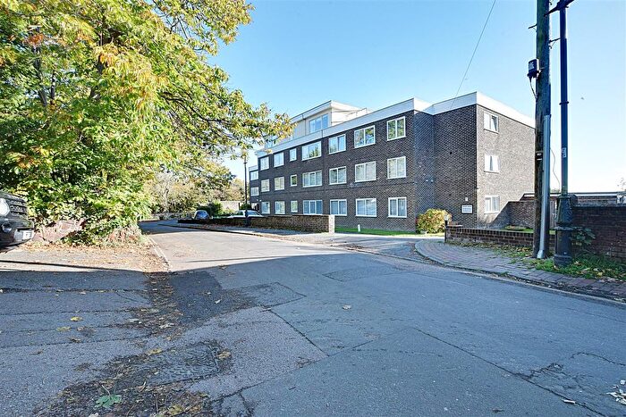 2 Bedroom Flat For Sale In Hastings Road, Bexhill-On-Sea, TN40
