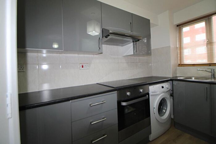 1 Bedroom Flat To Rent In Dunnock Close, Edmonton, N9