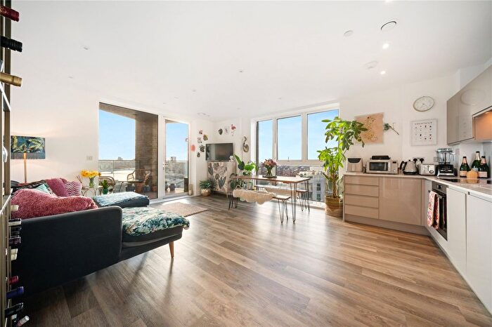 2 Bedroom Flat For Sale In York Road, London, SW11