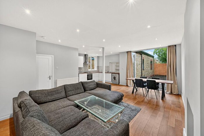 1 Bedroom Flat To Rent In Sutherland Grove, West Hill, SW18