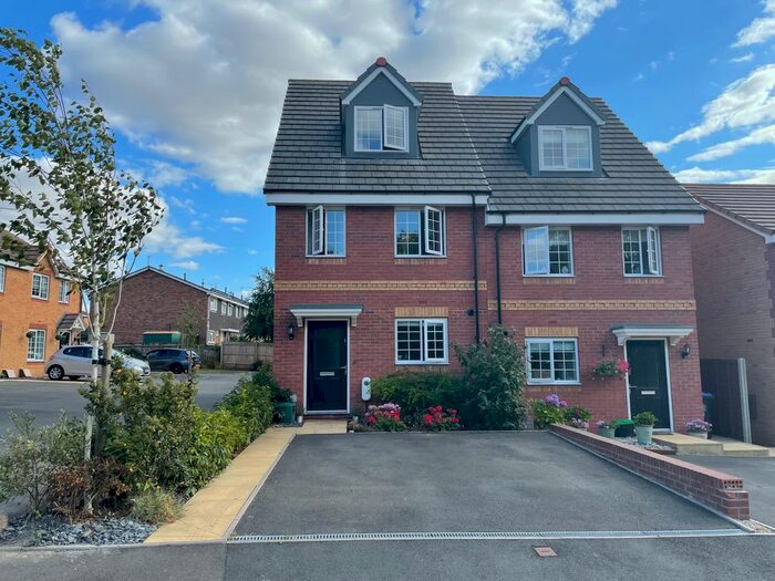 3 Bedroom Property To Rent In Black Shale Drive, Southam, CV47