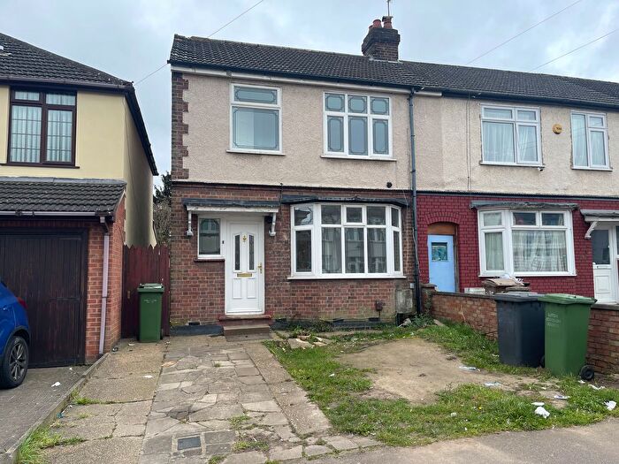 2 Bedroom Semi Detached House To Rent In Beechwood Road, Luton, LU4