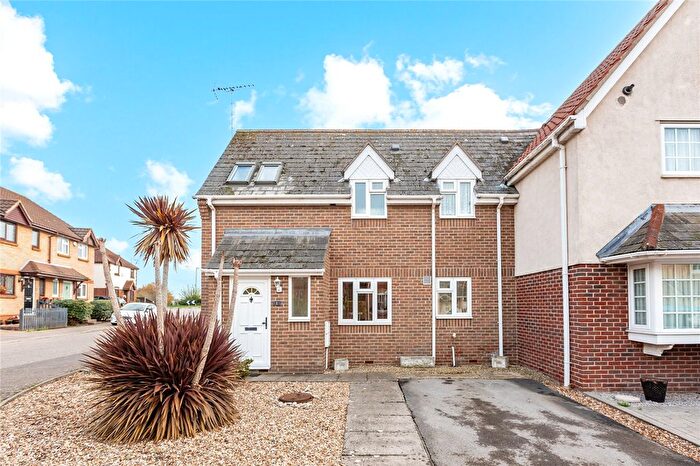 2 Bedroom Semi-detached House For Sale In Napier Crescent, Wickford, Essex, SS12