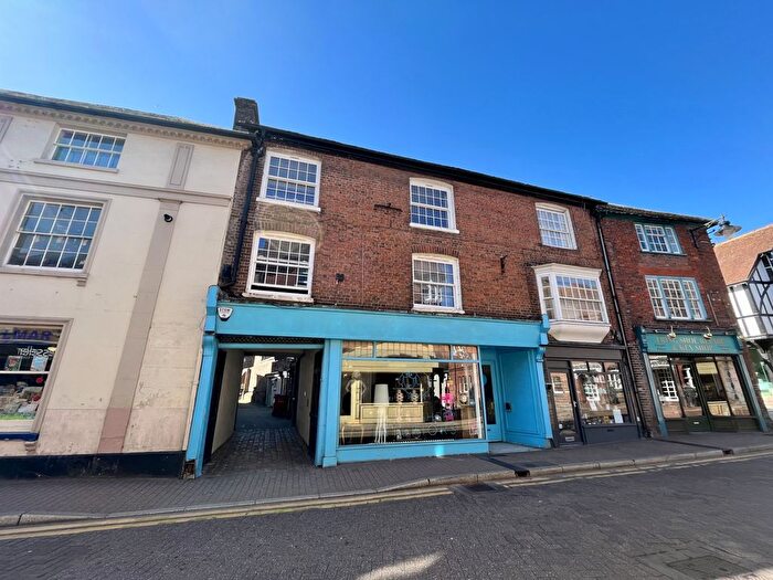 2 Bedroom Flat To Rent In High Street, Tring, HP23