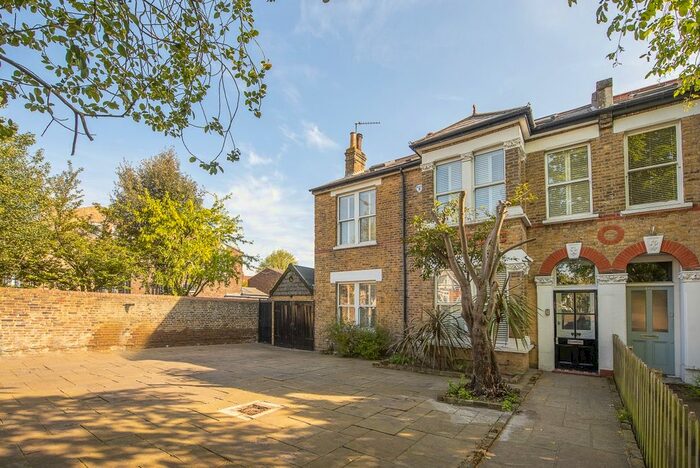 6 Bedroom Semi-Detached House To Rent In Stanley Road, Teddington, TW11