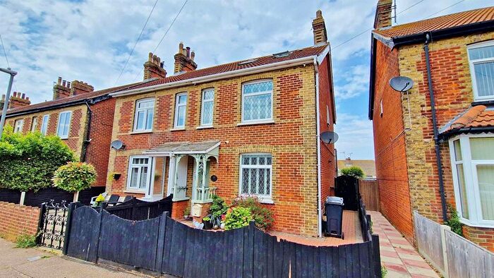 5 Bedroom Semi Detached House For Sale In Naze Park Road, Walton-on-the-Naze, CO14