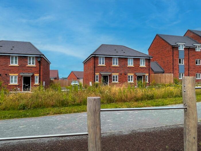 2 Bedroom Semi-Detached House For Sale In Roseacre Gardens, Warwick, CV34