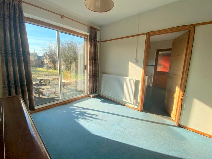 3 Bedroom Semi-Detached House To Rent In Stanesfield Road, Cambridge, CB5