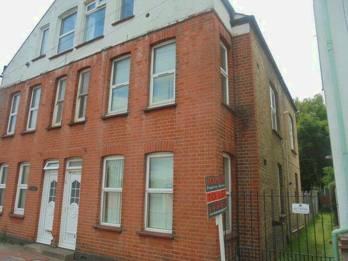 1 Bedroom Flat To Rent In Fairfax Drive, Westcliff-On-Sea, SS0