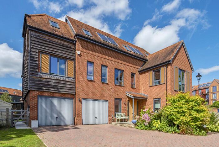 5 Bedroom Detached House For Sale In Sycamore Avenue, Godalming, GU7