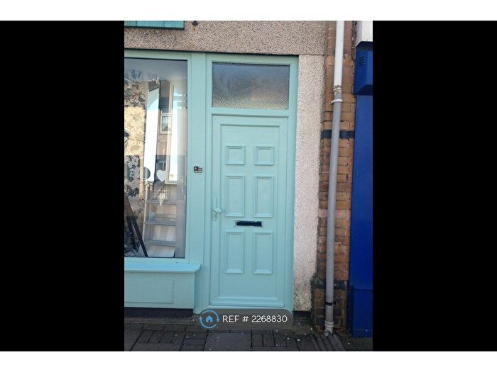 2 Bedroom Flat To Rent In New Road, Porthcawl, CF36