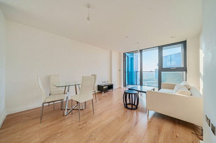 2 Bedroom Flat To Rent In Parkside Avenue, Greenwich, Blackheath, London, SE10