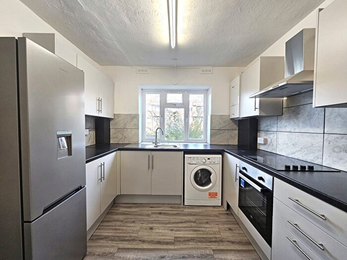 2 Bedroom Flat To Rent In Elmshurst Crescent, East Finchley, N2