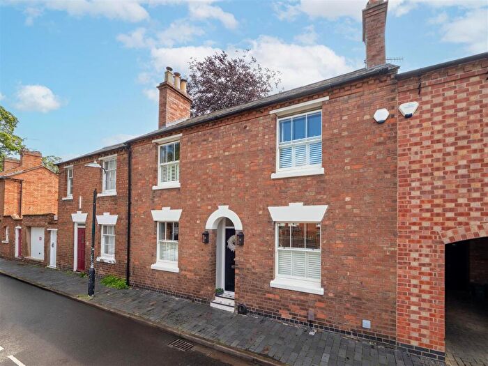 3 Bedroom Town House For Sale In Broad Street, Stratford-Upon-Avon, CV37
