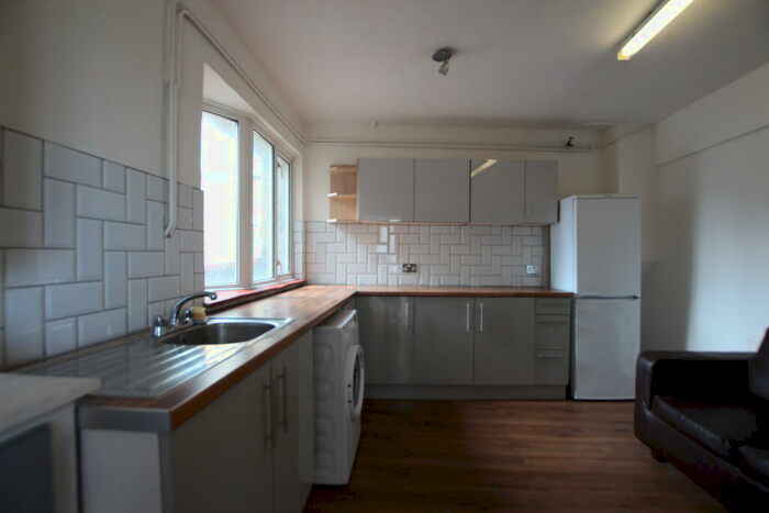 3 Bedroom Flat To Rent In Tudor Way, Southgate, London, N14