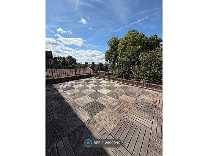 2 Bedroom Maisonette To Rent In Hill Rise, Richmond, TW10