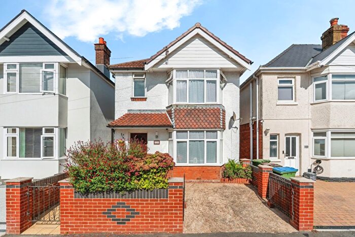 3 Bedroom Detached House For Sale In Radstock Road, Southampton, Hampshire, SO19