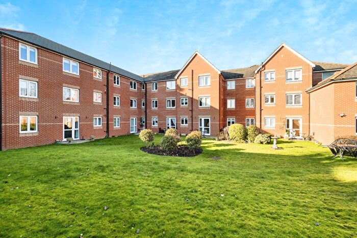 2 Bedroom Flat For Sale In Mavis Grove, Hornchurch, RM12