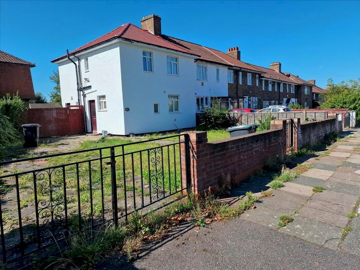 3 Bedroom End Of Terrace House To Rent In Moremead Road, Catford, SE6