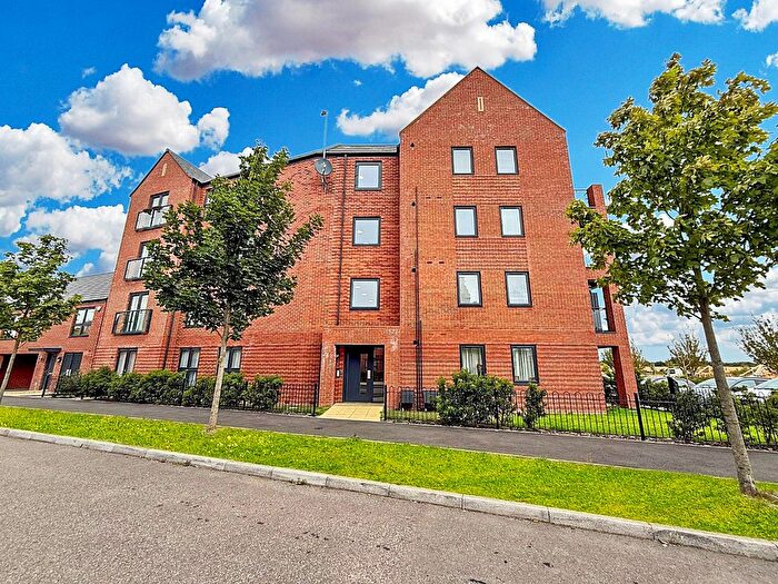 2 Bedroom Flat For Sale In Sallow Field, Houghton Regis, LU5