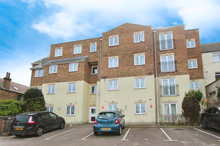 2 Bedroom Flat For Sale In Cannonbury Road, Ramsgate, Kent, CT11