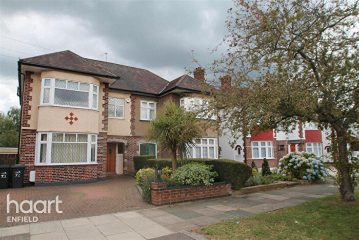 3 Bedroom Semi Detached House To Rent In Westpole Avenue, Barnet, EN4
