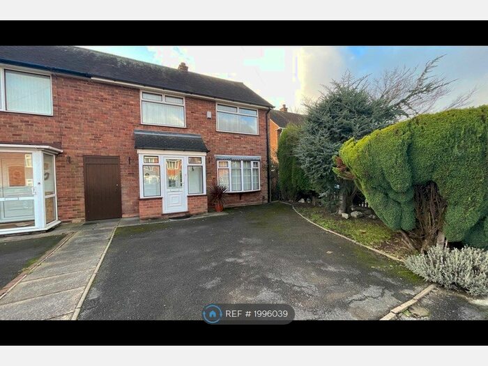 3 Bedroom Semi-Detached House To Rent In Blenheim Close, Walsall, WS4