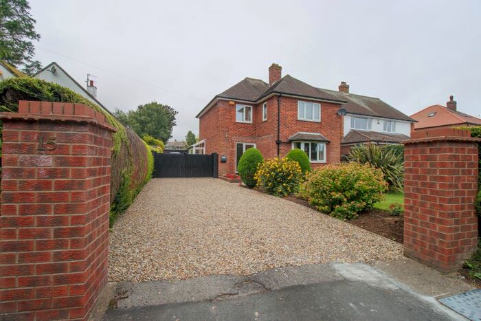 2 Bedroom Detached House For Sale In Muston Road, Hunmanby, YO14
