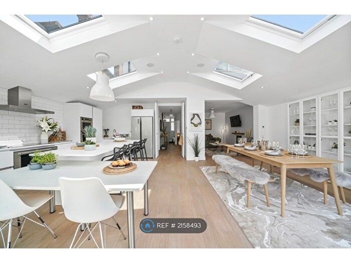 5 Bedroom Detached House To Rent In Clarence Road, Windsor, SL4