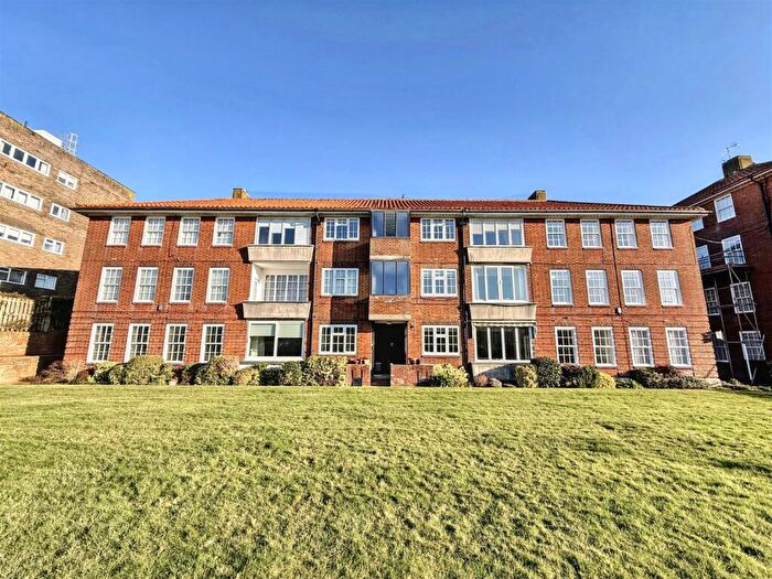 4 Bedroom Flat For Sale In Staveley Road, Eastbourne, BN20