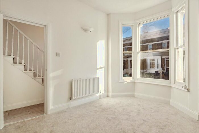 2 Bedroom Flat To Rent In Medwin Street, London, SW4