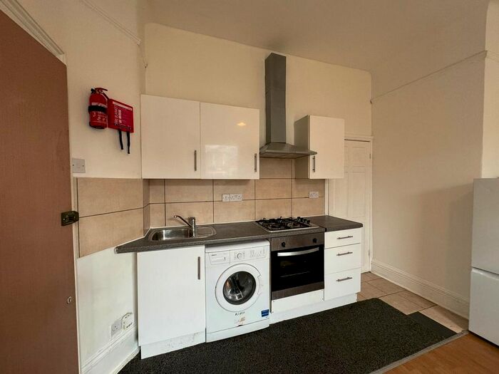 1 Bedroom Flat To Rent In Mayfair Avenue, Ilford, IG1