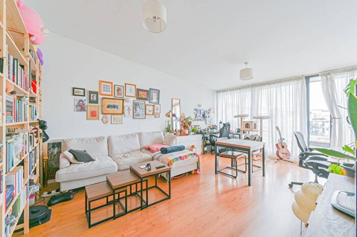 2 Bedroom Flat For Sale In Streatham High Road, Streatham Hill, London, SW16