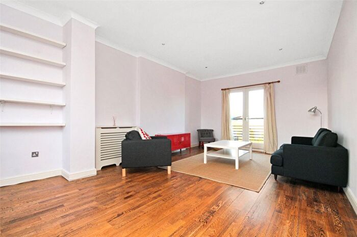 2 Bedroom Flat To Rent In Ormiston Grove, London, W12